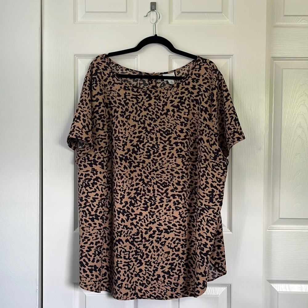 cheetah print dress shirt - buttons up the back